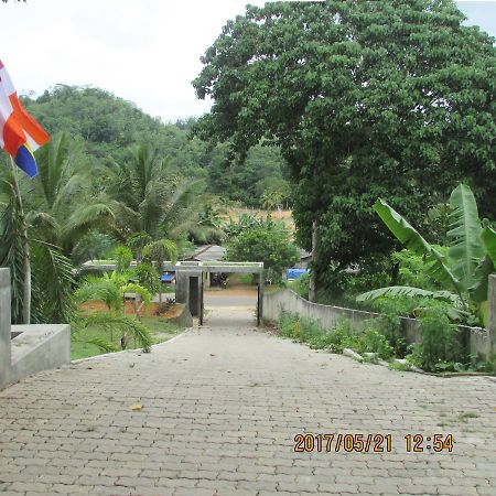 The Breeze Hotel Elpitiya  Exterior photo