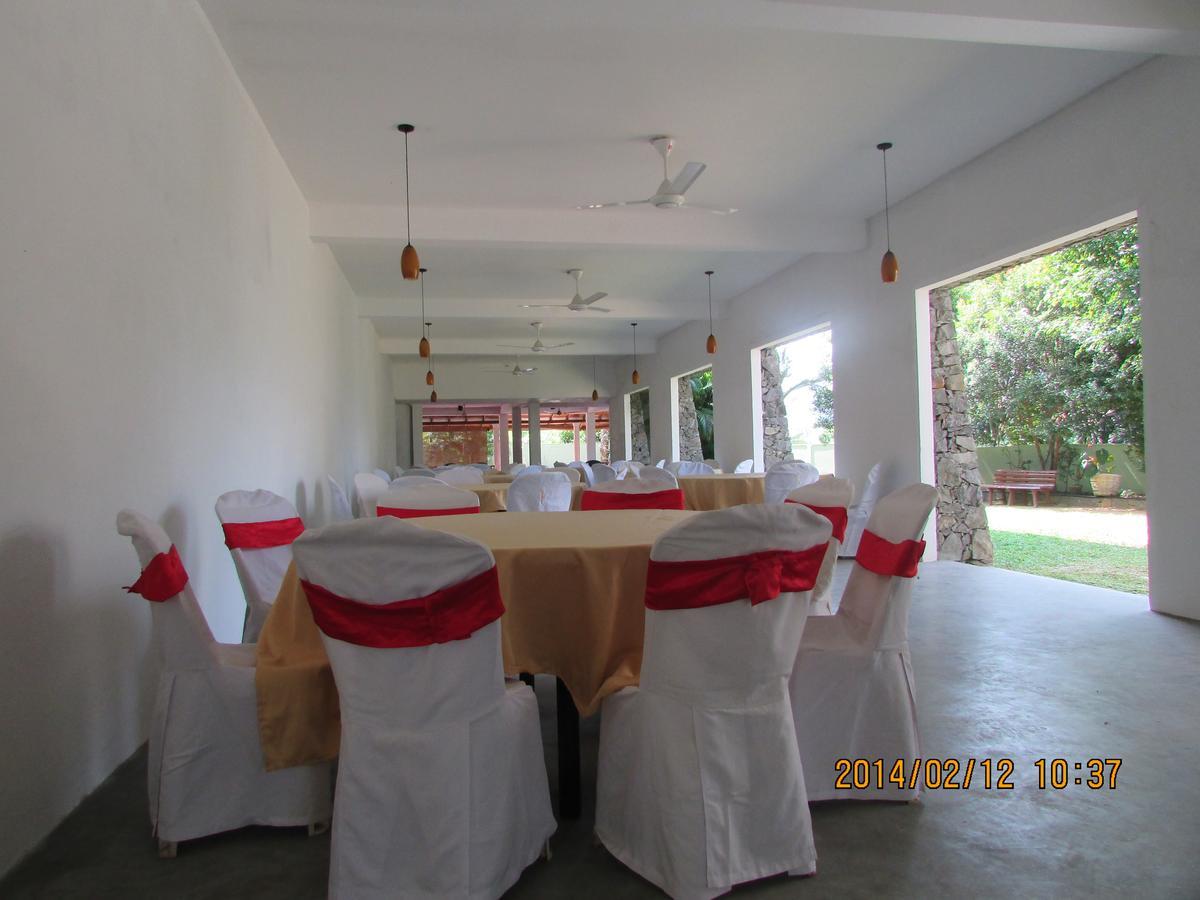 The Breeze Hotel Elpitiya  Exterior photo